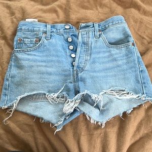 LEVI JEAN SHORTS SIZE 25